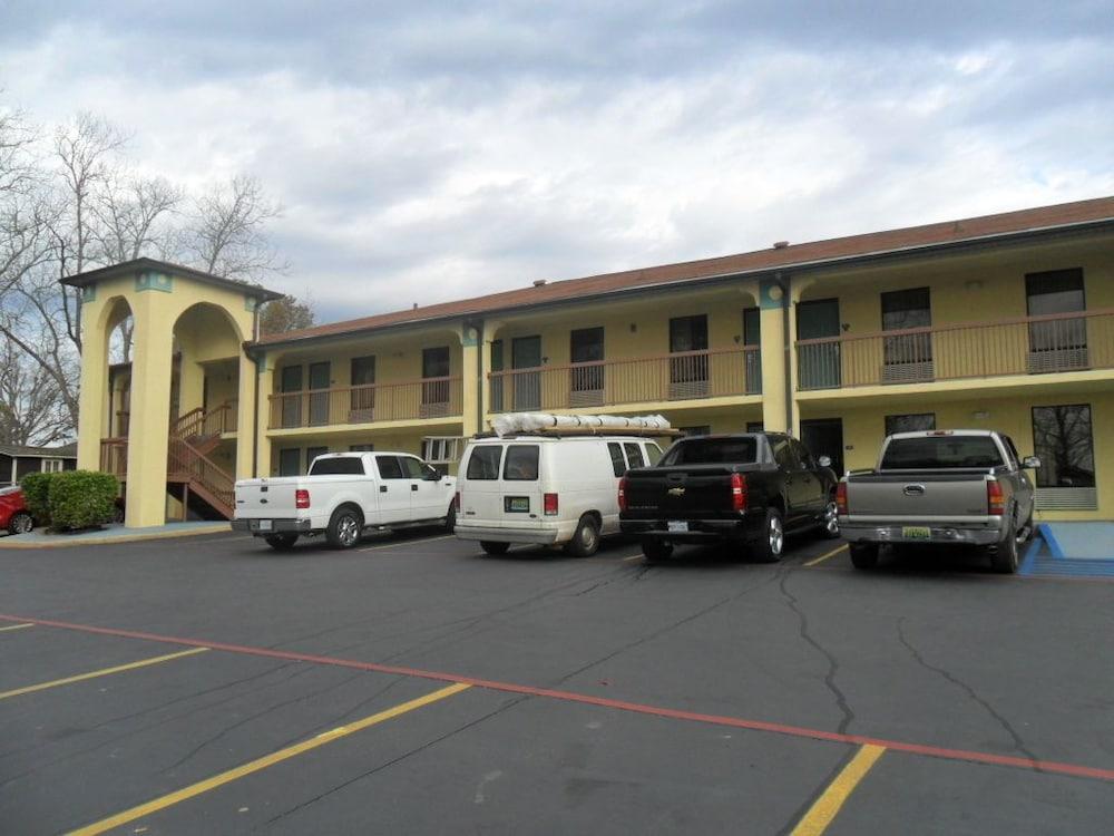 Luxury Inn & Suites Selma Exterior photo