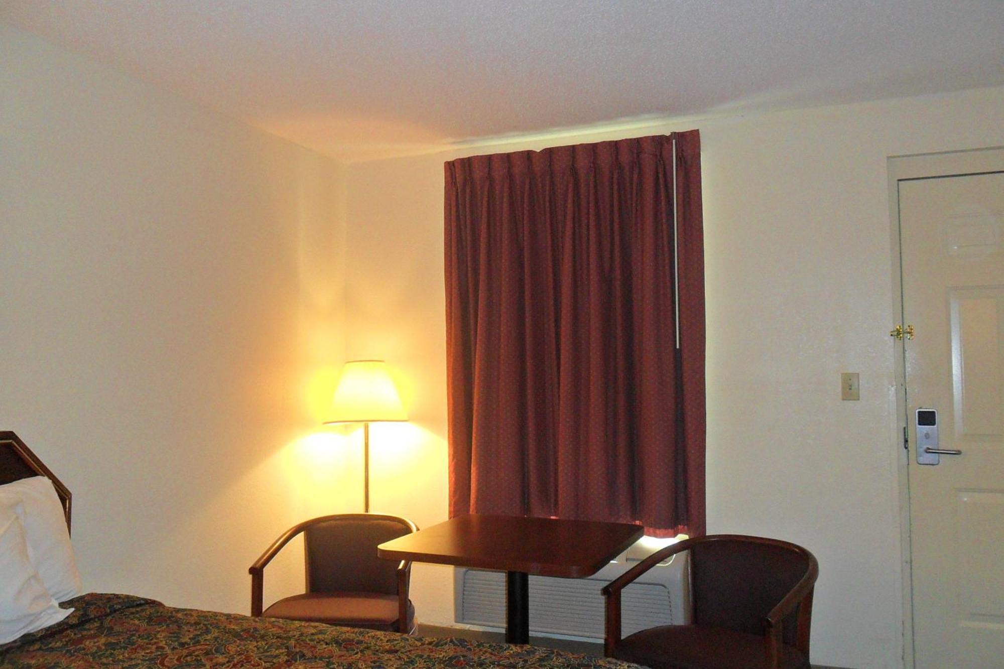 Luxury Inn & Suites Selma Room photo