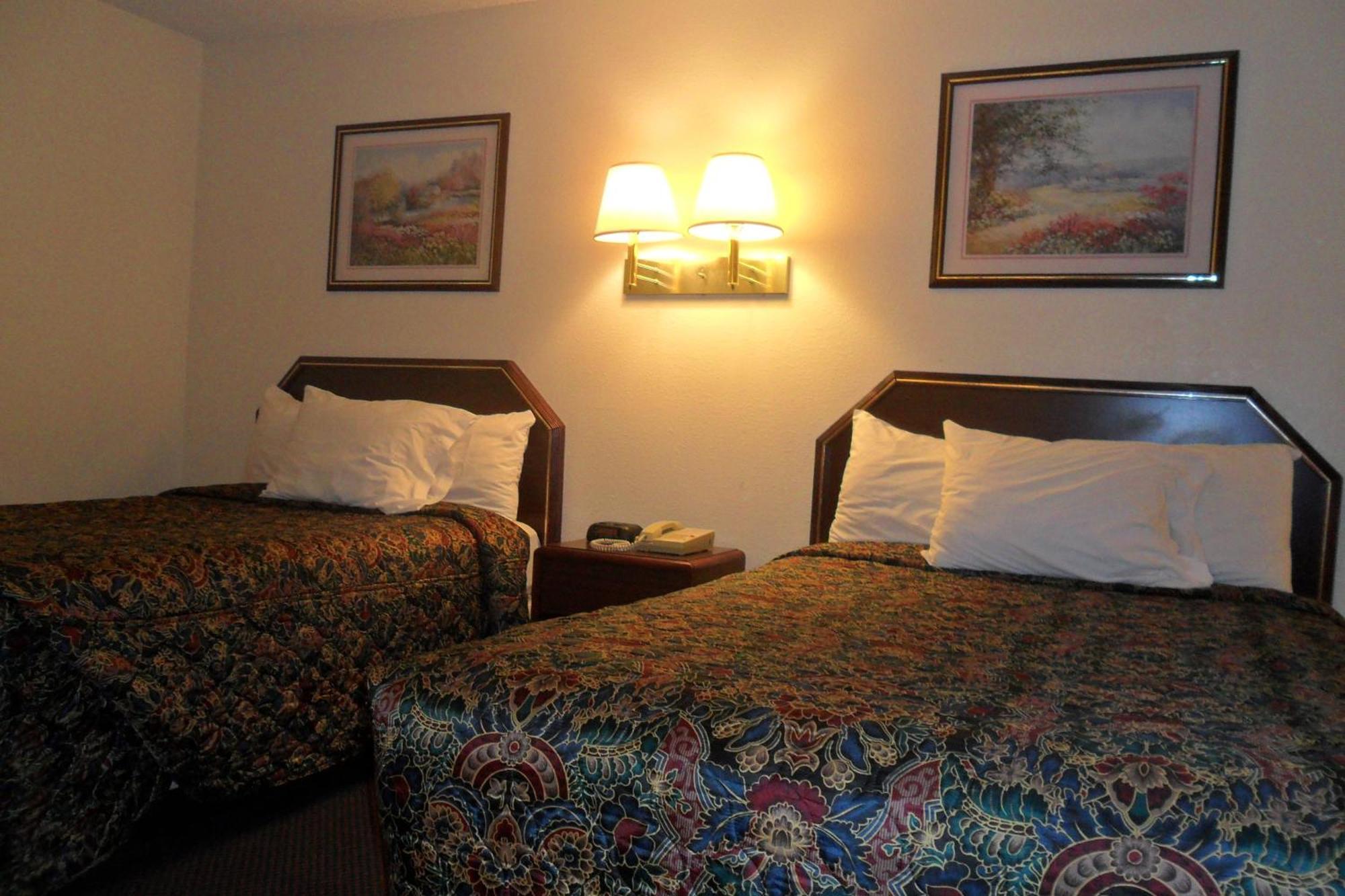 Luxury Inn & Suites Selma Room photo